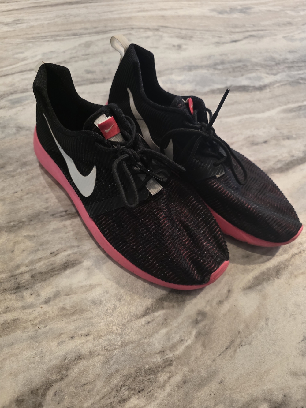 Nike Black Pink Roshe One Flight Weight (GS) Size 6.5Y